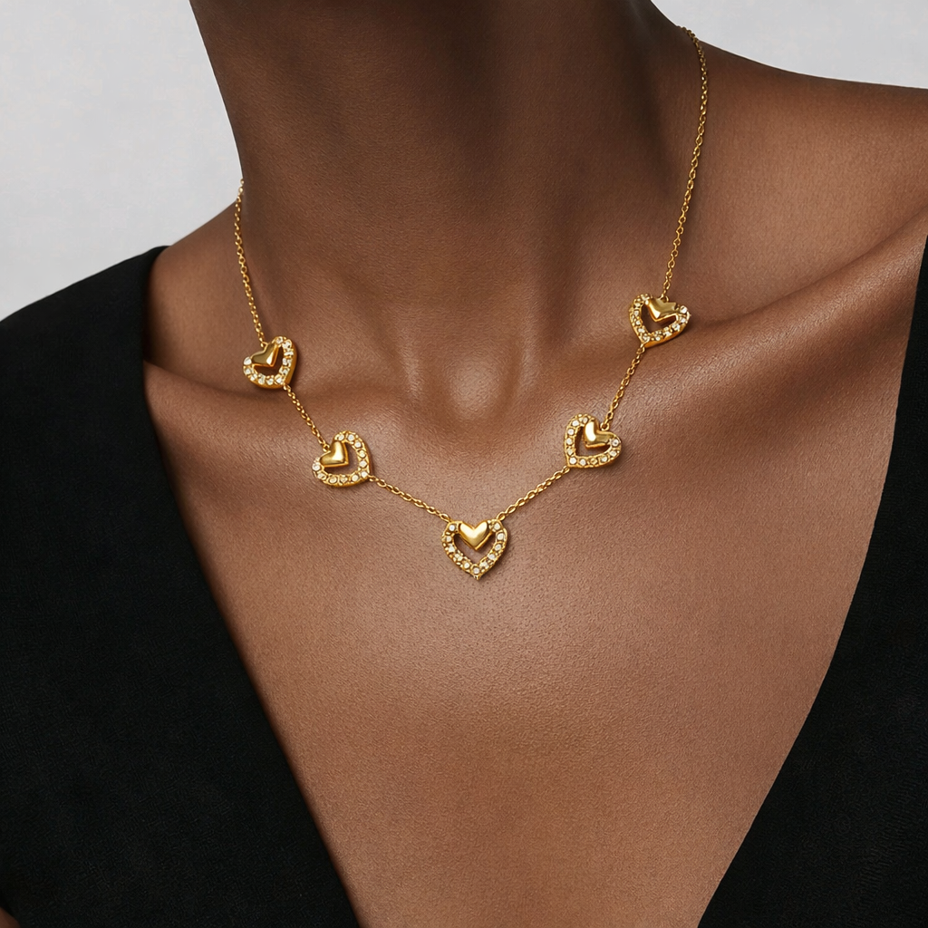 COLLIER AMORA